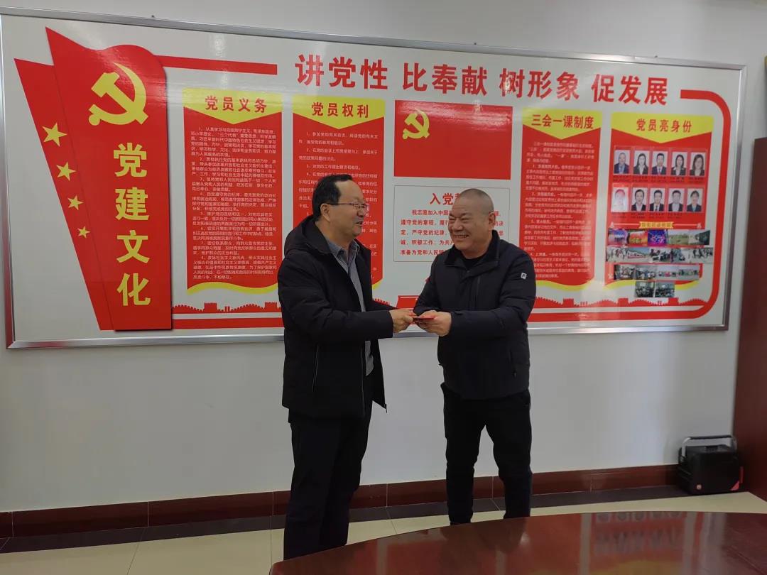 敦煌種業(yè)領(lǐng)導(dǎo)看望慰問公司老干部、老黨員及困難黨員職工